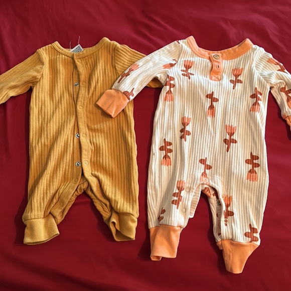 Newborn onesies - Picture 3 of 8